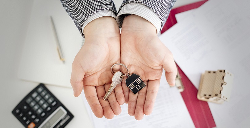 Елорда әкімі Алтай Көлгінов әлеуметтік пәтерлердің кілтін табыс етті