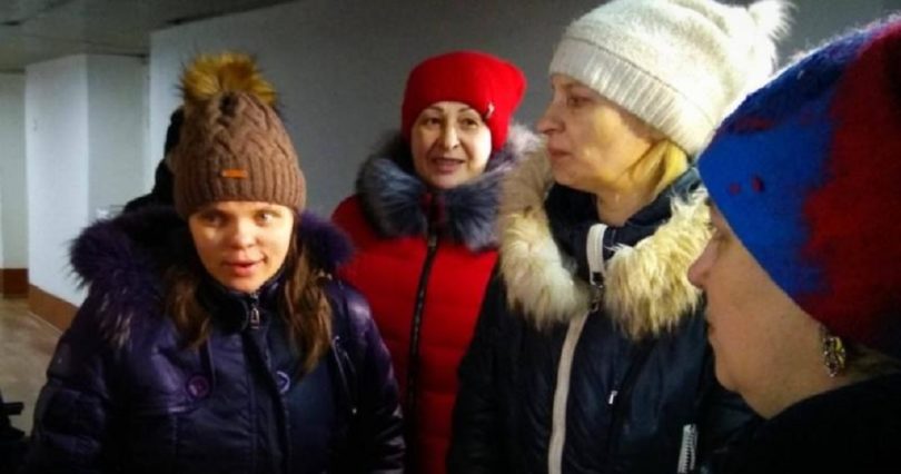 В Павлодаре акимат поможет оформить документы живущей в подвале семье