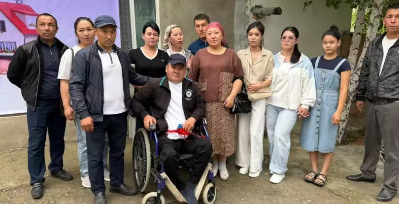 Благотворительность выпускников: дом для нуждающейся семьи в Туркестанской области