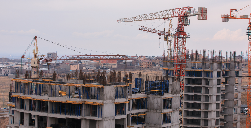 В Казахстане выявили тысячи нарушений в строительстве жилья