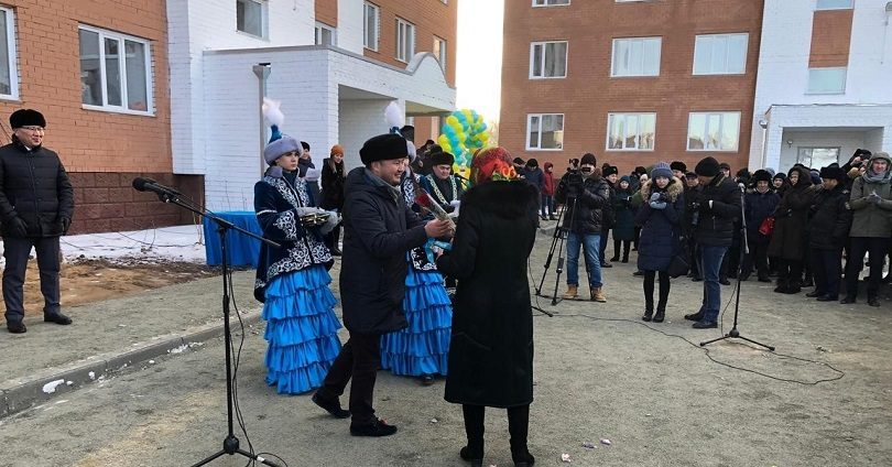 Павлодарда 216 ХҚКО салымшысы пәтер кілтін алды