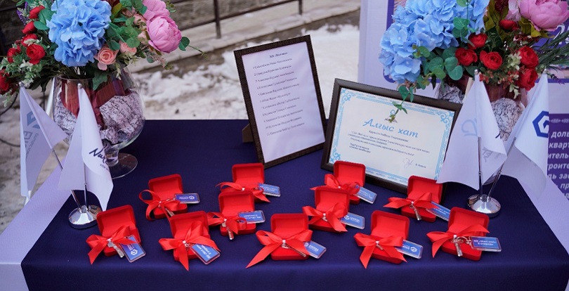 Нұр-Сұлтанда «Жеті жол» тұрғын үй кешенінің үлескерлері пәтер кілттерін алды.