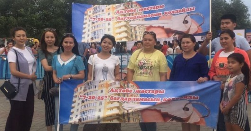 В Актобе прошла промоакция по разъяснению госпрограмм «7-20-25» и «Нурлы жер»
